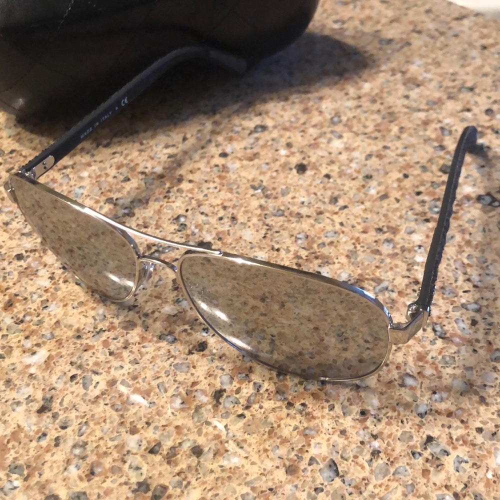 Chanel sunglasses authentic! - Picture 4 of 7